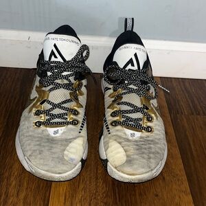 Nike Mens Giannis Immortality Size 8.5 CZ4099-100 Basketball Shoes